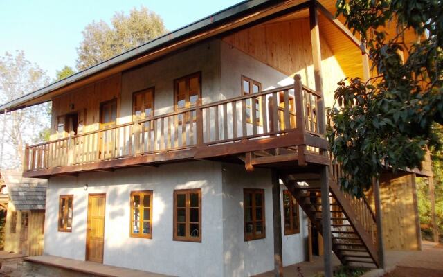 Thitaw Lay House B & B