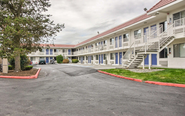 Motel 6 Everett, WA - South