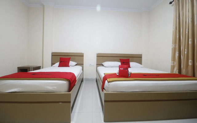 RedDoorz Plus near WTC Batanghari Mall