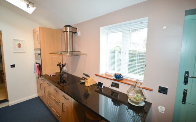 Amazing 1 Bedroom House Near Fishponds