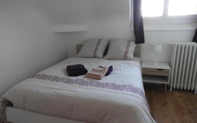 MAISON ÉCOMMOY, 5 PIèCES, 14 PERSONNES - FR-1-410-318