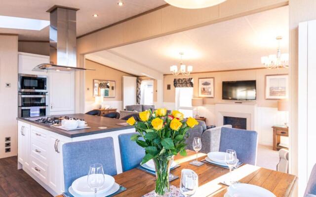 Lakeside Gem with Hot Tub