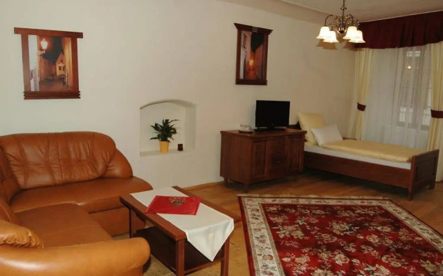 Restaurace A Penzion Pod Radnicí