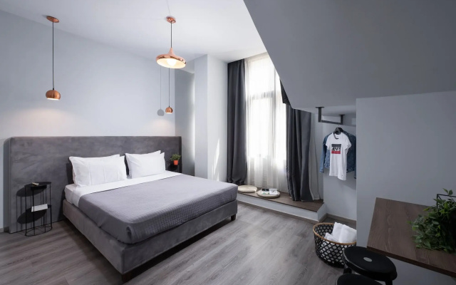 Enattica Monastiraki Living