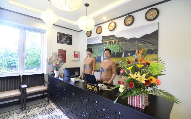 Golden Bell Backpacker Hotel & Pool Bar
