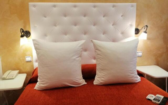 Hostal Las Fuentes - Adults Only