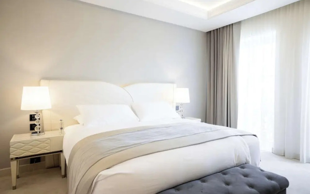 Tresor Le Palais Timisoara, Curio Collection By Hilton