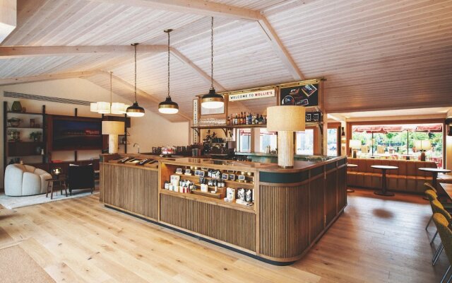 Mollie's Motel & Diner