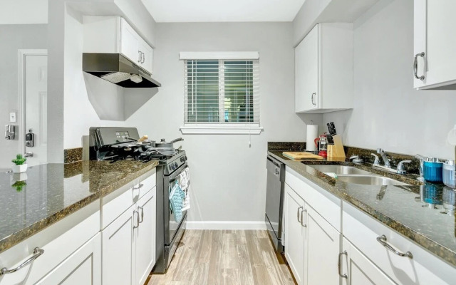 Upgraded Historic Apartment Pearl Neighbor Parking and Bikes