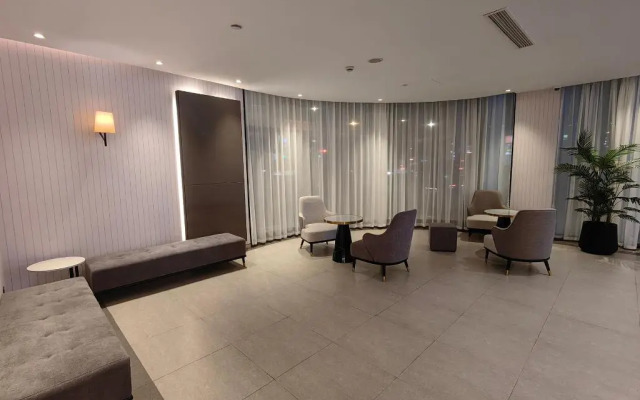 Home Inn Plus Shanghai Chifeng Road Metro Station