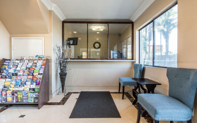 Rodeway Inn & Suites LAX