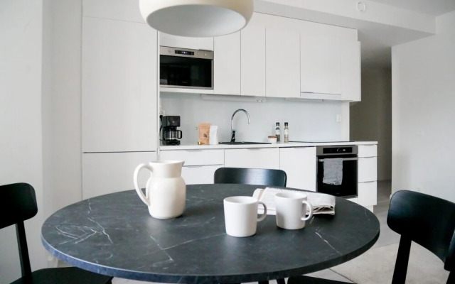 Luminous 2br with free parking & sauna