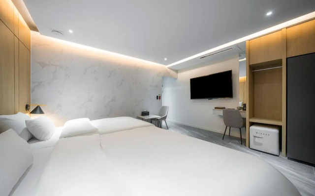 Brown Dot Hotel Pyeonghwa plaza