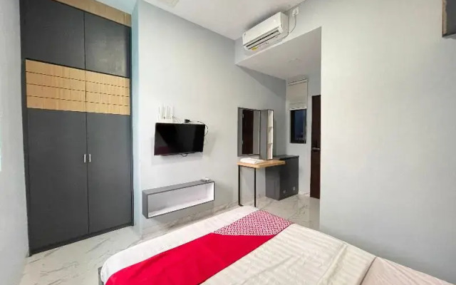 OYO 90527 Homestay 81 Baloi - A