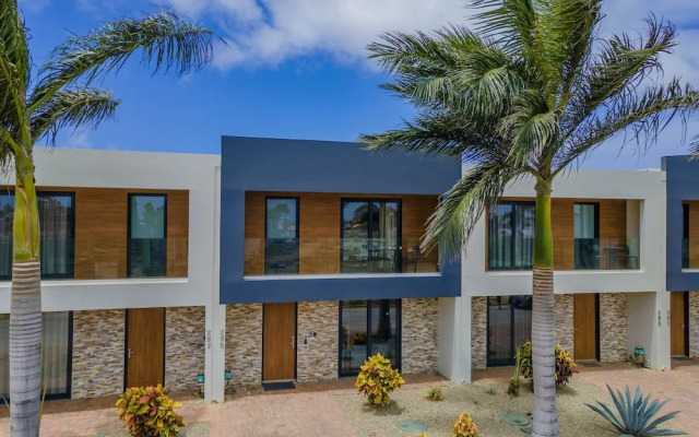 Serene Designer Gem Walk to Beach Strip Pool