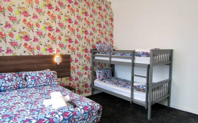 Belroy Hotel
