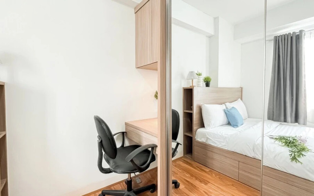 Warm And Comfy 2Br At Bassura City Apartment