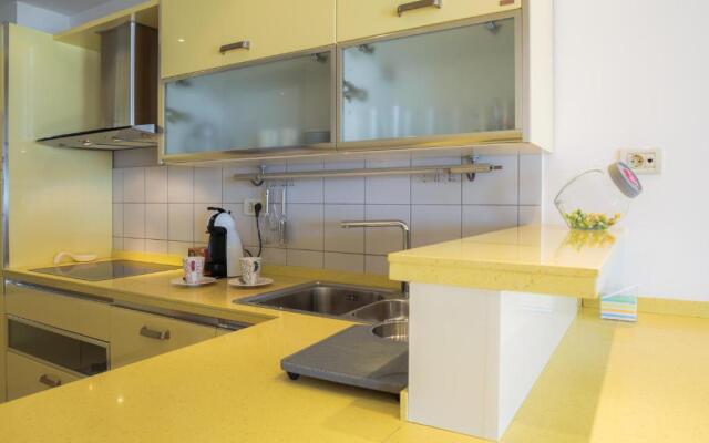 Seaside Apartment Gold 1row