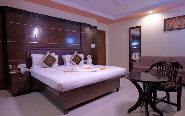 Foxoso Taj View Hotel