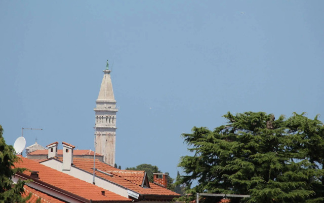 Rooms and apartments Sally