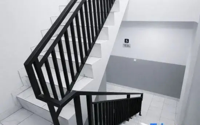V1 Hotel Near Mangga Besar