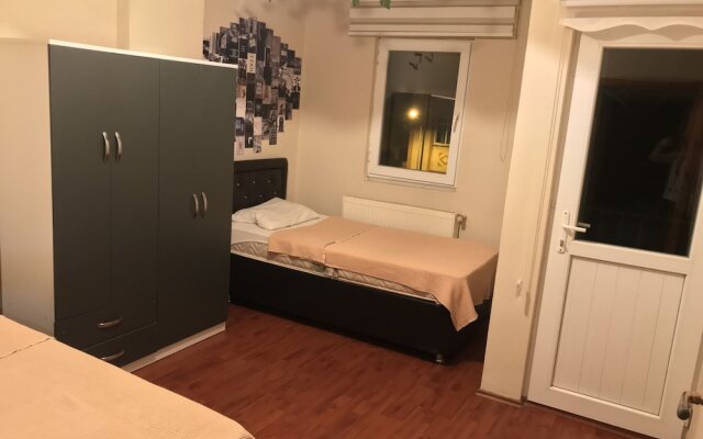 Karabina Green Apart