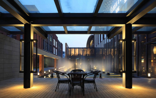 Gloria Plaza Hotel Dong Sheng