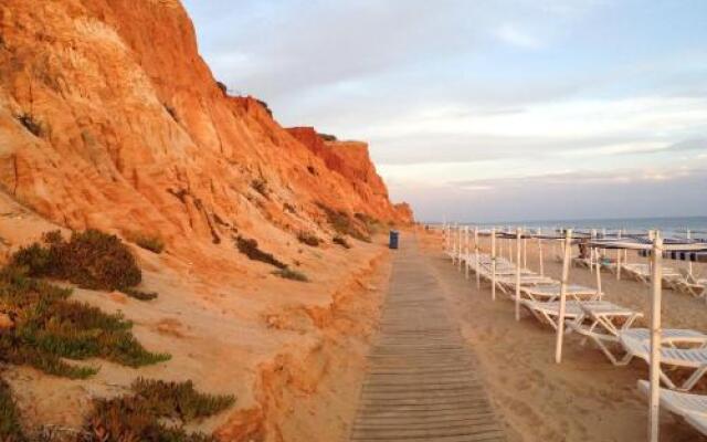 Lovely Studio Marta on the Beach Falesia, Albufeira