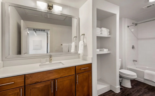 Landing Apartments - Lewisville