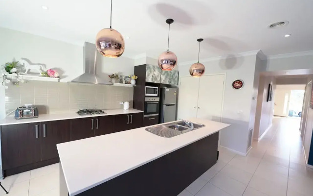 Designer Decor Home 8Bed WilliamsLanding