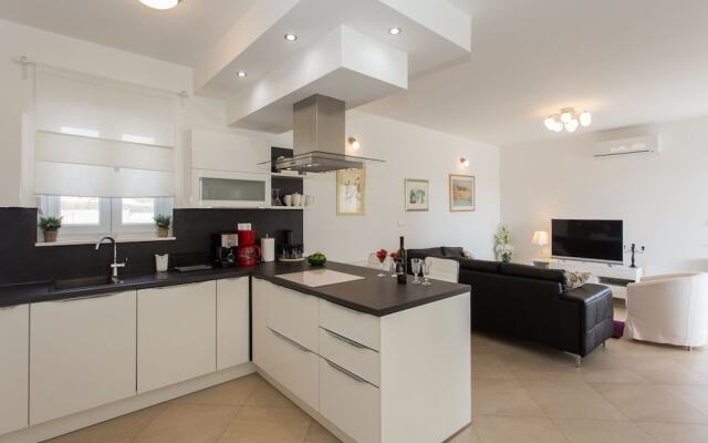 Spacious Villa in Vodice With Pool