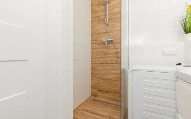 Bright Studio With Balcony by Renters