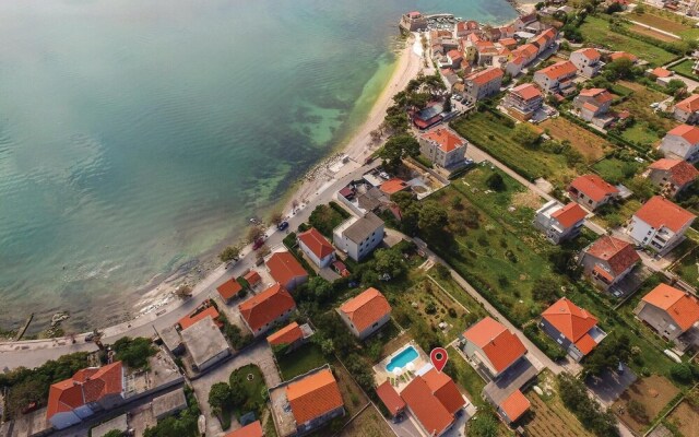 Amazing Home in Kastel Stafilic With Wifi and 3 Bedrooms