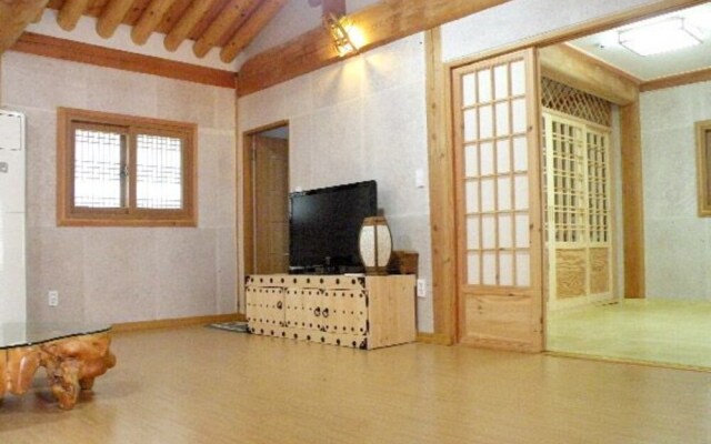Danyang Hanok Happiness Pension