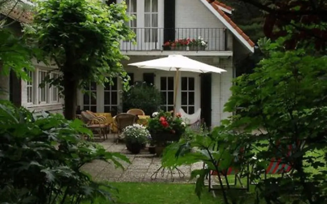 Charming Home w/ Garden