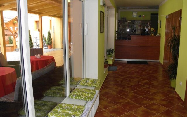 Hotel & Motorest V Údolí Zlatého potoka