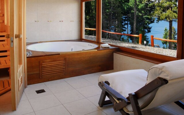 Luxury 4Bed 3.5Bath w Jacuzzi HV6