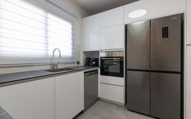 Luxury APT 3 BR New Tower Parking