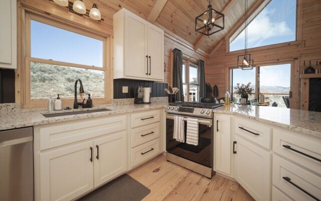 Innsbrook Cabin 4 Bedroom Cabin by RedAwning