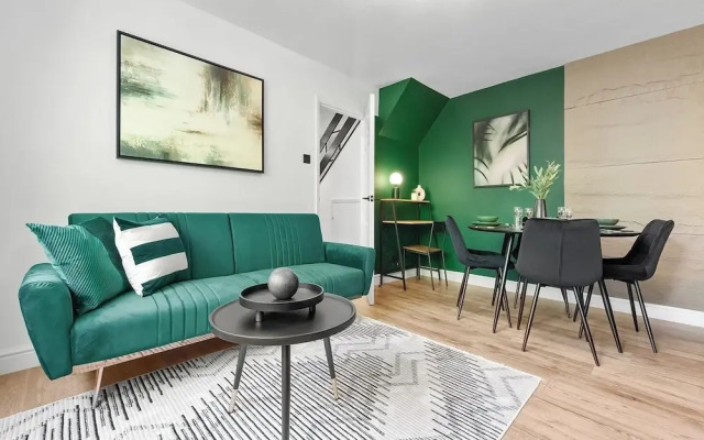 2BR Flat, Free Parking, Close to Airport & Centre