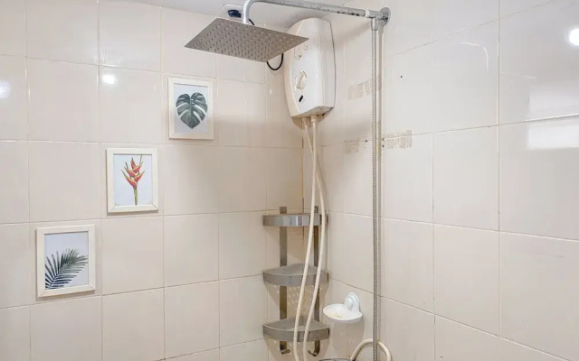 Warm And Homey 2Br Bassura City Apartment
