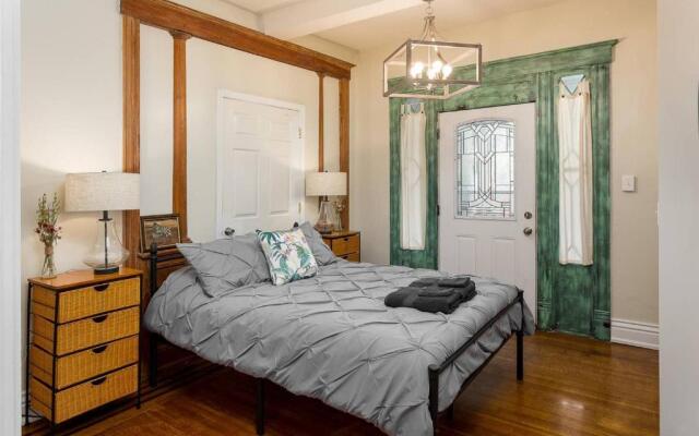 1858 Edgeland Avenue, Unit One