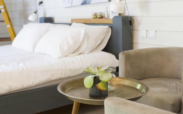 Eili Suites