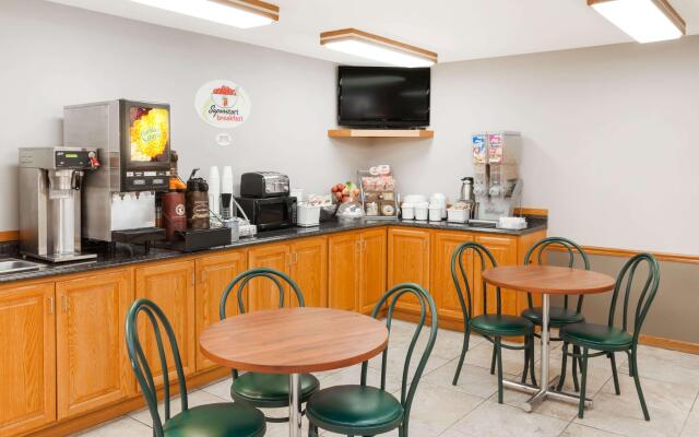 Super 8 by Wyndham Watseka