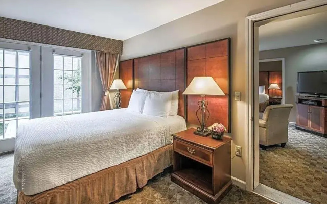 Cloverleaf Suites Columbus