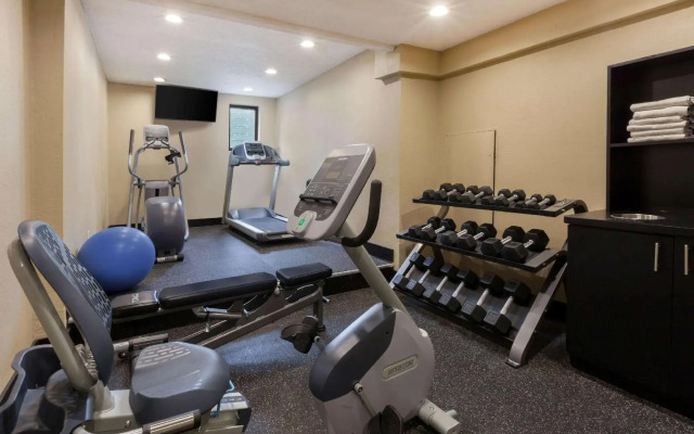 Hawthorn Suites by Wyndham Detroit Southfield