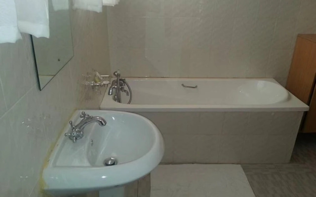 Eleon Inn Hotel