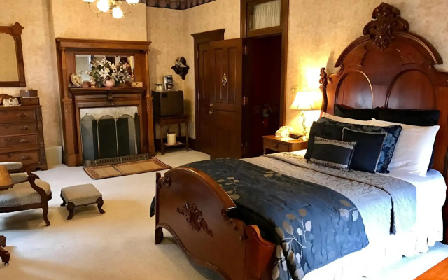 Redstone Inn And Suites