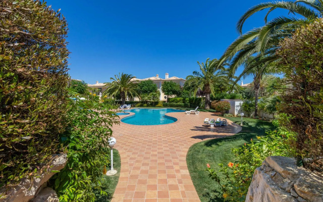 Santa Maria Apartment at Porto de Mos beach