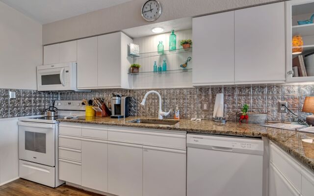 Golden Getaway 2 Bedroom Condo by RedAwning